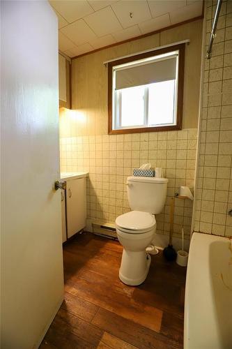 6 3Rd Avenue N, Lundar, MB - Indoor Photo Showing Bathroom