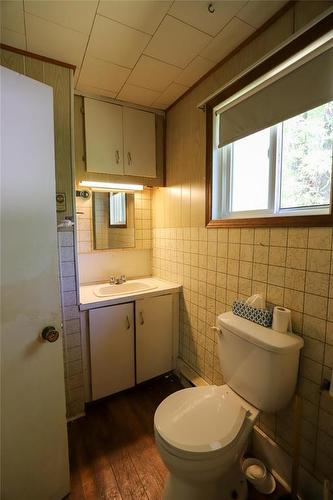 6 3Rd Avenue N, Lundar, MB - Indoor Photo Showing Bathroom