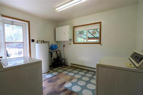 6 3Rd Avenue N, Lundar, MB - Indoor Photo Showing Laundry Room