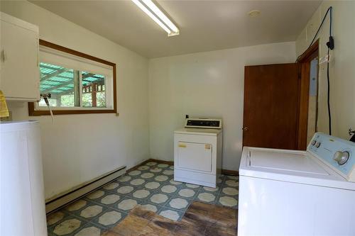 6 3Rd Avenue N, Lundar, MB - Indoor Photo Showing Laundry Room