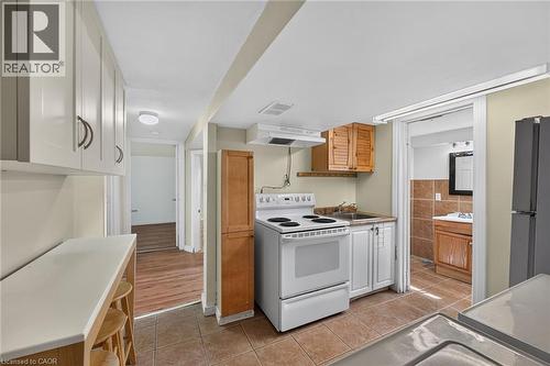 47 Broadway Avenue, Hamilton, ON - Indoor Photo Showing Kitchen