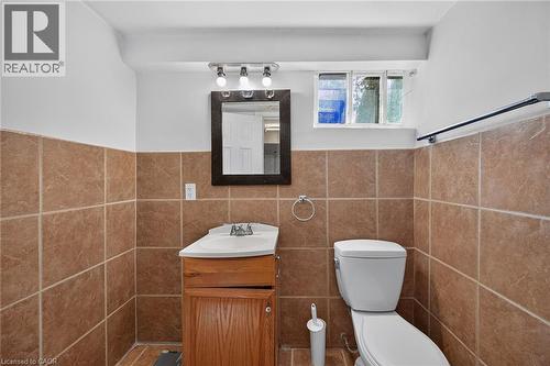 47 Broadway Avenue, Hamilton, ON - Indoor Photo Showing Bathroom