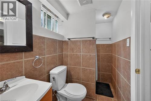 47 Broadway Avenue, Hamilton, ON - Indoor Photo Showing Bathroom