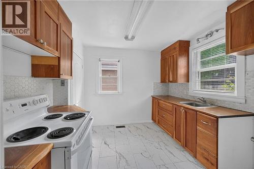 47 Broadway Avenue, Hamilton, ON - Indoor Photo Showing Kitchen