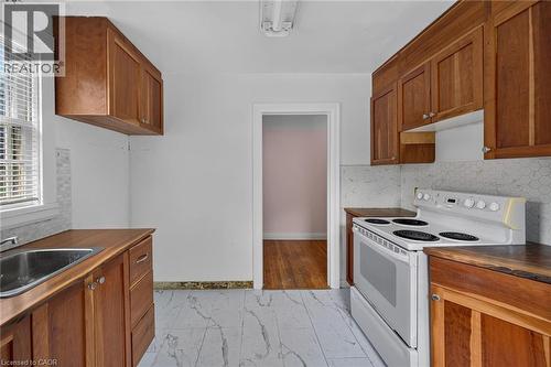 47 Broadway Avenue, Hamilton, ON - Indoor Photo Showing Kitchen