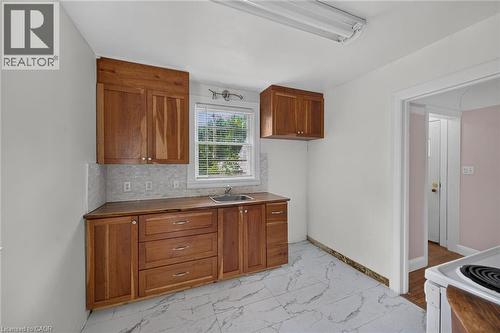 47 Broadway Avenue, Hamilton, ON - Indoor Photo Showing Kitchen