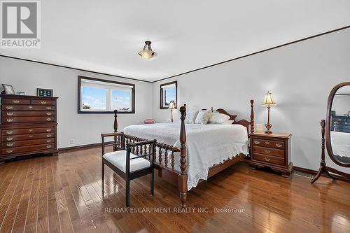 2265 Binbrook Road, Hamilton, ON - Indoor Photo Showing Bedroom
