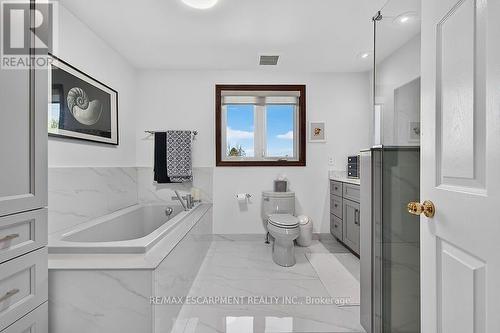2265 Binbrook Road, Hamilton, ON - Indoor Photo Showing Bathroom