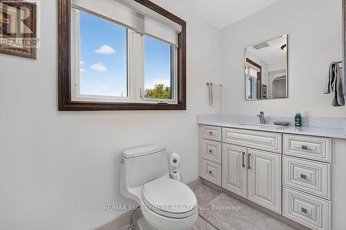 2265 Binbrook Road, Hamilton, ON - Indoor Photo Showing Bathroom