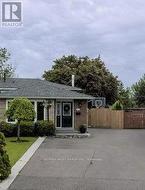 844 EAGLEMOUNT CRESCENT  Mississauga, ON L5C 1N9