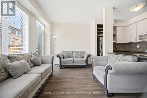 5 Baffin Crescent, Brampton, ON - Indoor Photo Showing Living Room