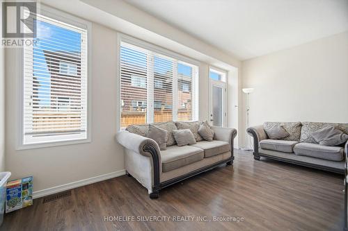 5 Baffin Crescent, Brampton, ON - Indoor Photo Showing Living Room
