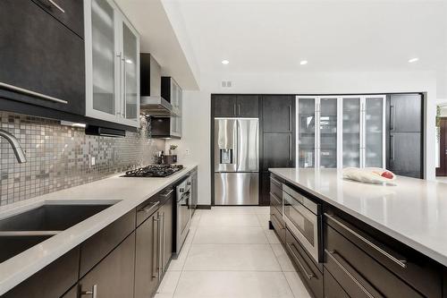 79 Portside Drive, Winnipeg, MB - Indoor Photo Showing Kitchen With Double Sink With Upgraded Kitchen