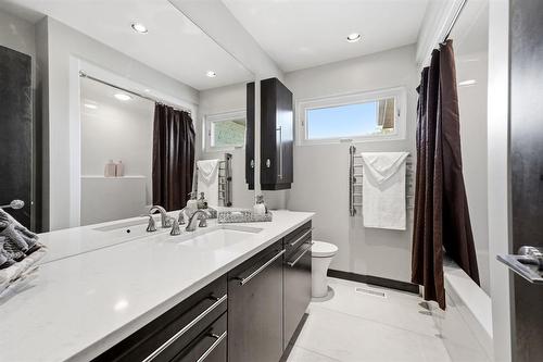 79 Portside Drive, Winnipeg, MB - Indoor Photo Showing Bathroom