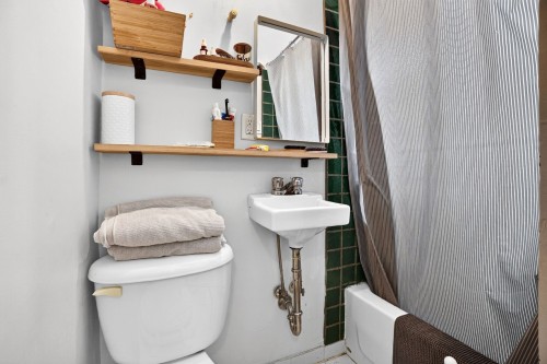 Bathroom - 6805  - 6813 Rue Waverly, Montréal (Villeray/Saint-Michel/Parc-Extension), QC - Indoor Photo Showing Bathroom