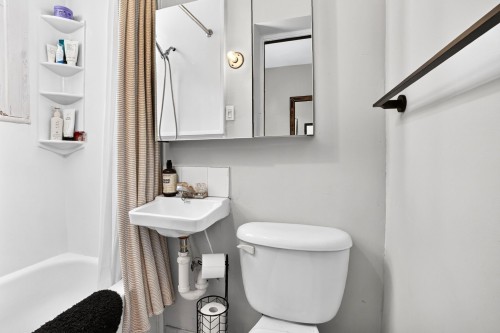 Bathroom - 6805  - 6813 Rue Waverly, Montréal (Villeray/Saint-Michel/Parc-Extension), QC - Indoor Photo Showing Bathroom