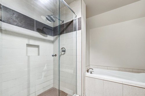 Bathroom - 2-5790 Rue Chevalier, Brossard, QC - Indoor Photo Showing Bathroom