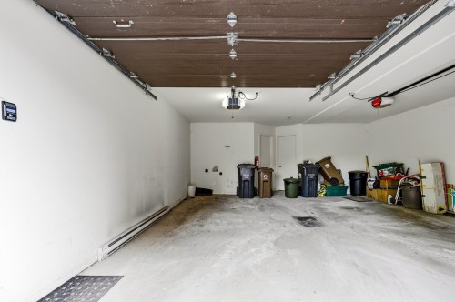 Garage - 2-5790 Rue Chevalier, Brossard, QC - Indoor Photo Showing Garage