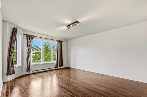 Living Room - 2-5790 Rue Chevalier, Brossard, QC - Indoor Photo Showing Other Room