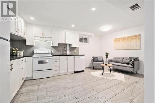 33-B MAJESTIC DRIVE , Ottawa, Ontario K2G 1C6 2