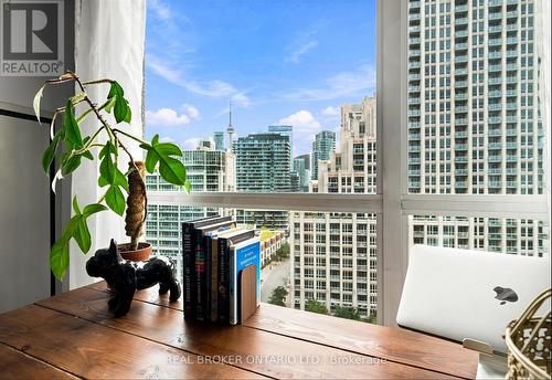 1312 - 215 FORT YORK BOULEVARD  Toronto, ON M5V 4A2
