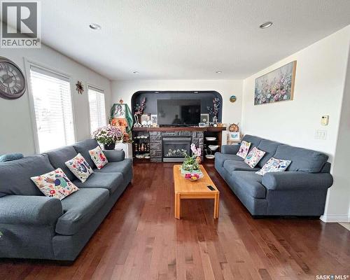 5280 Aerial Crescent, Regina, SK - Indoor Photo Showing Living Room