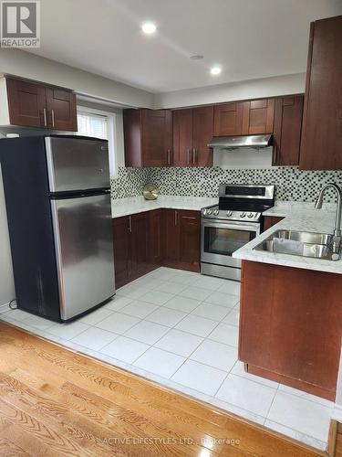 7647 Doverwood Drive, Mississauga, ON - Indoor Photo Showing Kitchen With Double Sink