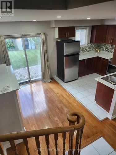 7647 Doverwood Drive, Mississauga, ON - Indoor Photo Showing Kitchen With Double Sink