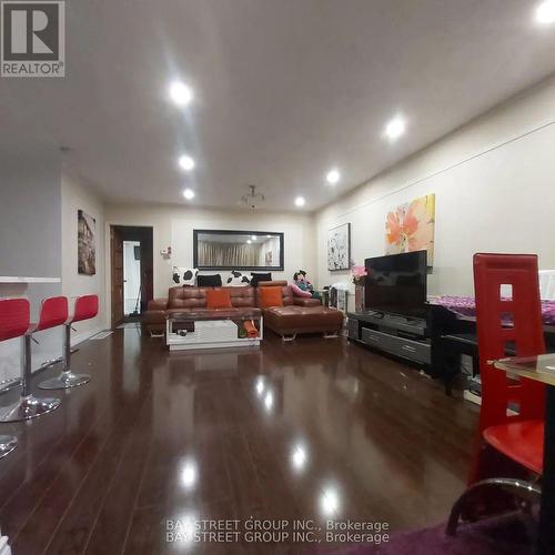 MAIN - 211 BEECHY DRIVE , Richmond Hill, Ontario L4C 2X6