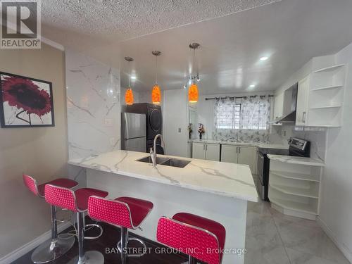 MAIN - 211 BEECHY DRIVE , Richmond Hill, Ontario L4C 2X6 2