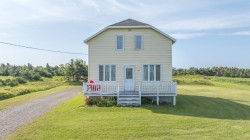 1077 Ch. du Bassin Les Îles-De-La-Madeleine, QC G4T 0E5