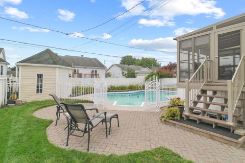 Courtyard - 108 Rue Vanier, Saint-Constant, QC 