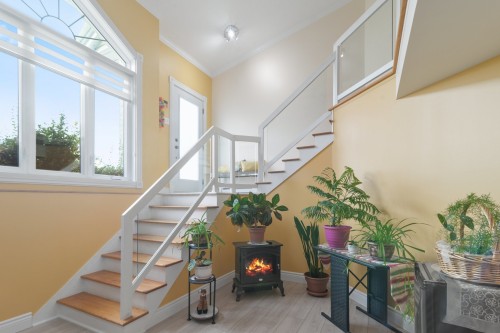 Hall d'entrée/Vestibule - 108 Rue Vanier, Saint-Constant, QC - Indoor Photo Showing Other Room