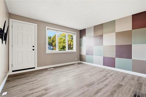 723 Mclean Ave, Selkirk, MB - Indoor Photo Showing Other Room