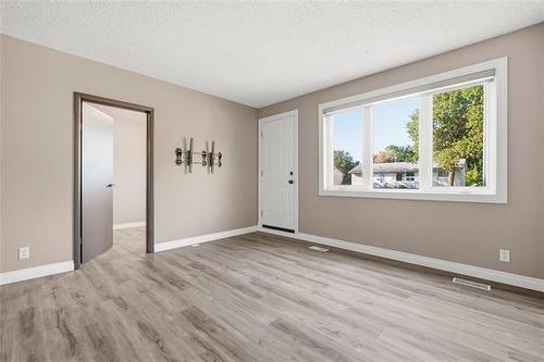 723 Mclean Ave, Selkirk, MB - Indoor Photo Showing Other Room