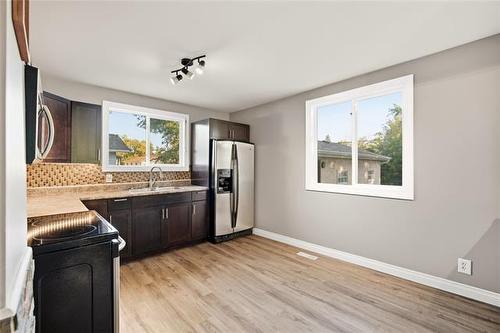 723 Mclean Ave, Selkirk, MB - Indoor Photo Showing Kitchen