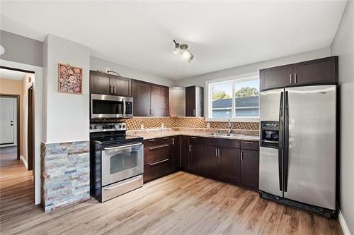 723 Mclean Ave, Selkirk, MB - Indoor Photo Showing Kitchen
