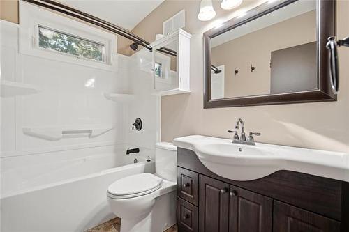 723 Mclean Ave, Selkirk, MB - Indoor Photo Showing Bathroom