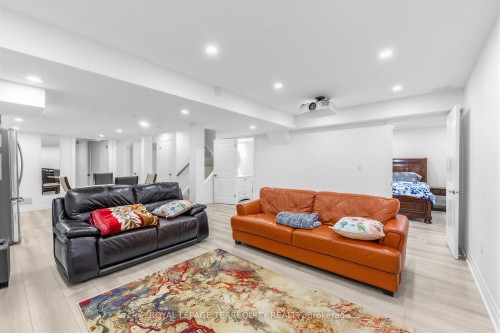 44 Headwind Boulevard, Vaughan, ON - Indoor Photo Showing Living Room