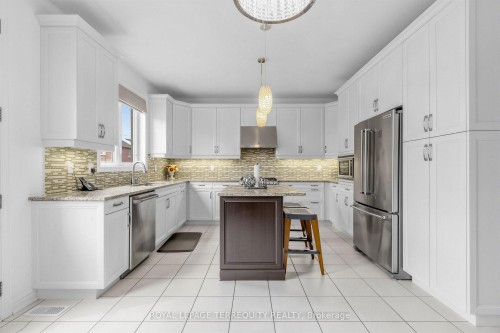 44 Headwind Boulevard, Vaughan, ON - Indoor Photo Showing Kitchen With Stainless Steel Kitchen With Upgraded Kitchen