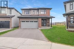 290 TURNBUCKLE CRESCENT Ottawa, ON K2J 7B7