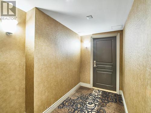 809 - 140 SIMCOE STREET , Toronto, Ontario M5H 4E9 2