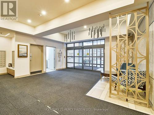 809 - 140 SIMCOE STREET , Toronto, Ontario M5H 4E9 3