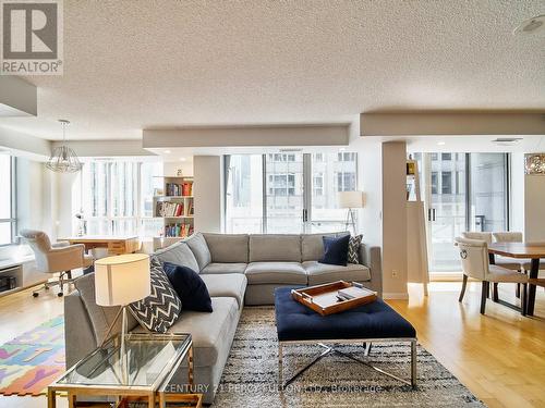809 - 140 SIMCOE STREET , Toronto, Ontario M5H 4E9 5