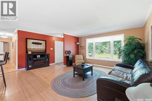 767 22Nd Street E, Prince Albert, SK - Indoor Photo Showing Living Room