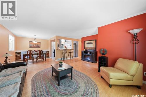767 22Nd Street E, Prince Albert, SK - Indoor Photo Showing Living Room