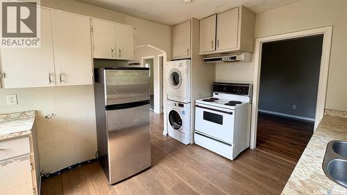 647 Robinson Street, Regina, SK - Indoor Photo Showing Kitchen