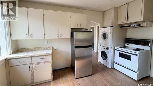 647 Robinson Street, Regina, SK - Indoor Photo Showing Kitchen
