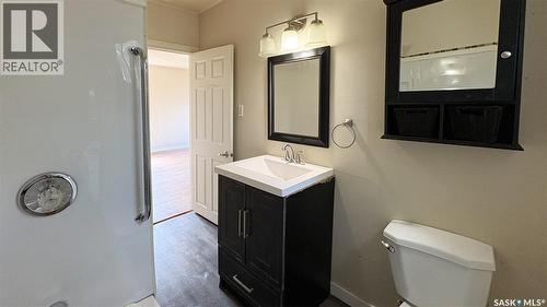 647 Robinson Street, Regina, SK - Indoor Photo Showing Bathroom
