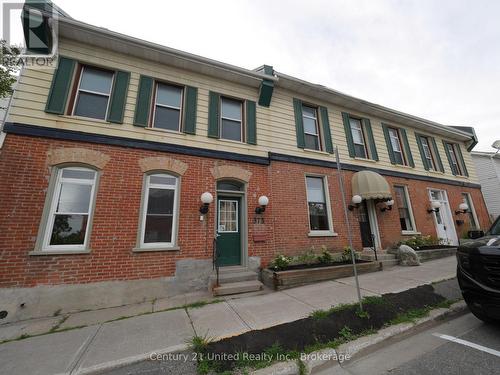 375A QUEEN STREET , Peterborough (Town Ward 3), Ontario K9H 3J7 1